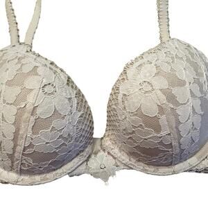 Victoria's Secret Dream Angels Push Up Bra in an Ivory Lace Size 32B
